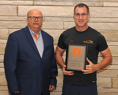 Dr. Joe Smith, assistant professor of Farm Animal Medicine, with Dr. David Anderson (Left). Smith received the 2024 UTCVM Zoetis Award for Veterinary Research Excellence which recognizes outstanding research eff ort, productivity, and the advancement of knowledge in areas relevant to veterinary medicine.