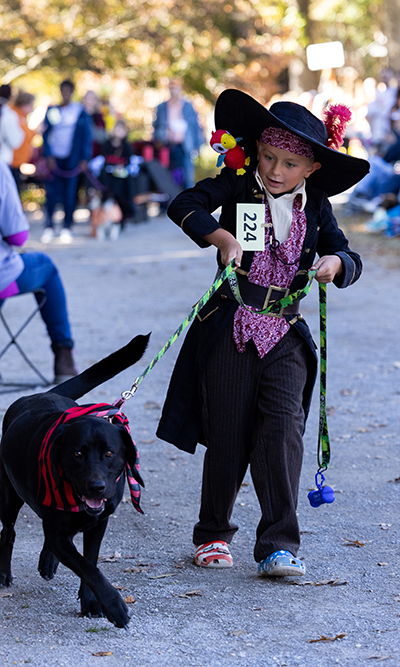 A contestant in the Howl-O-Ween.