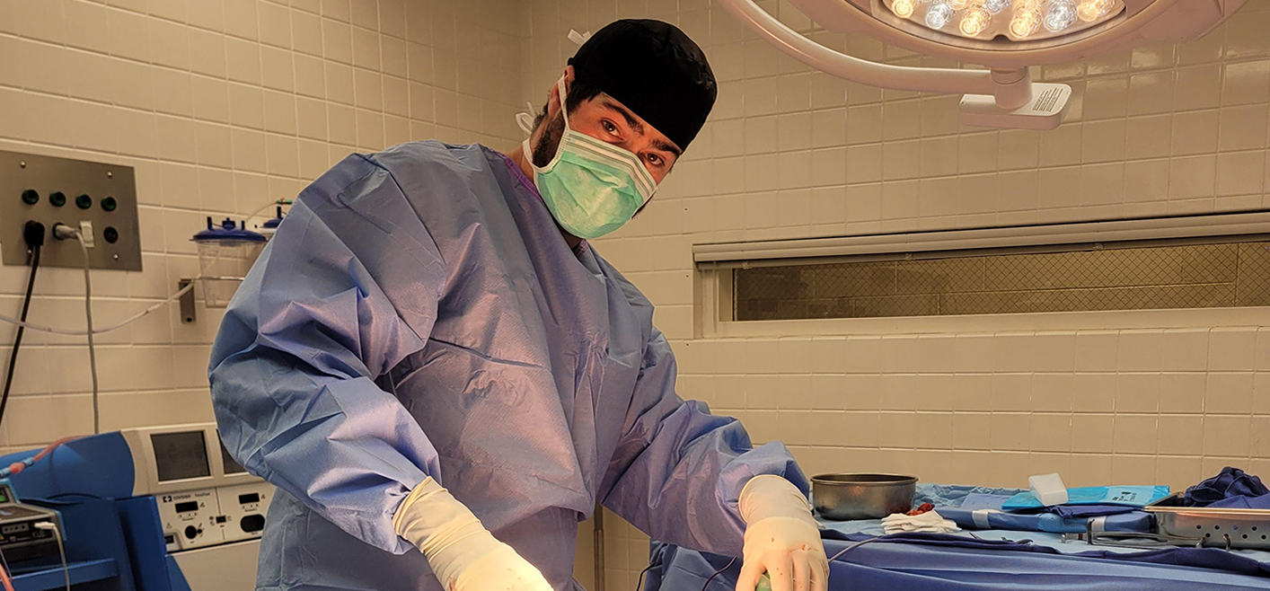Conner Boley, Class of 2026 performing surgery.