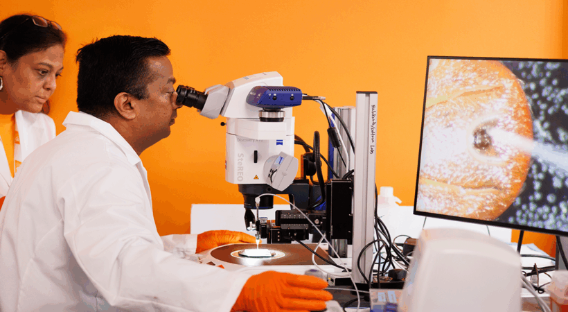 Girish Neelakanta and Hameeda Sultana, professors and vector borne disease researchers in a laboratory.