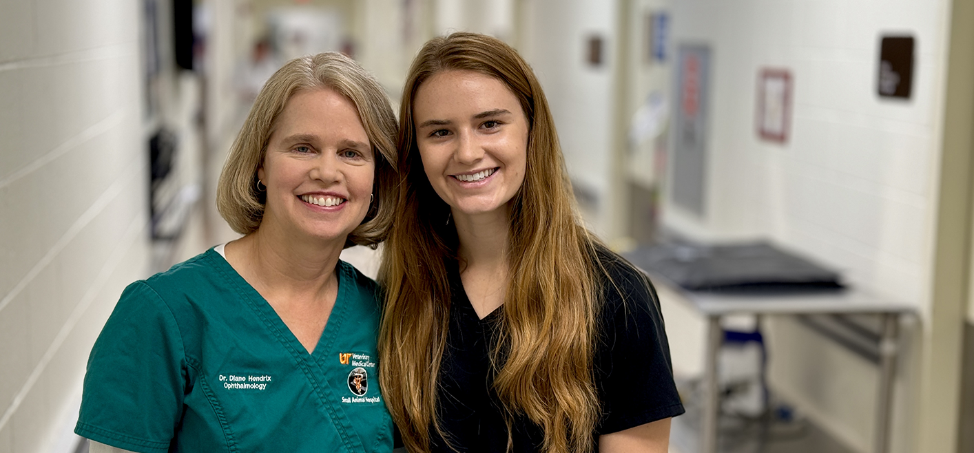 Diane Hendrix posing with daughter Emma Hendrix.